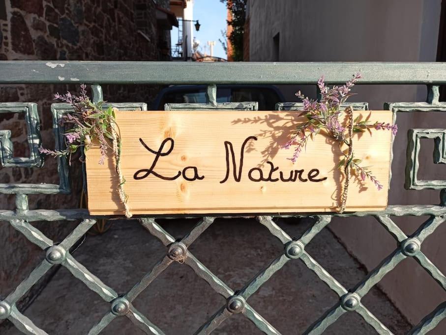 La Nature Konistres Luaran gambar