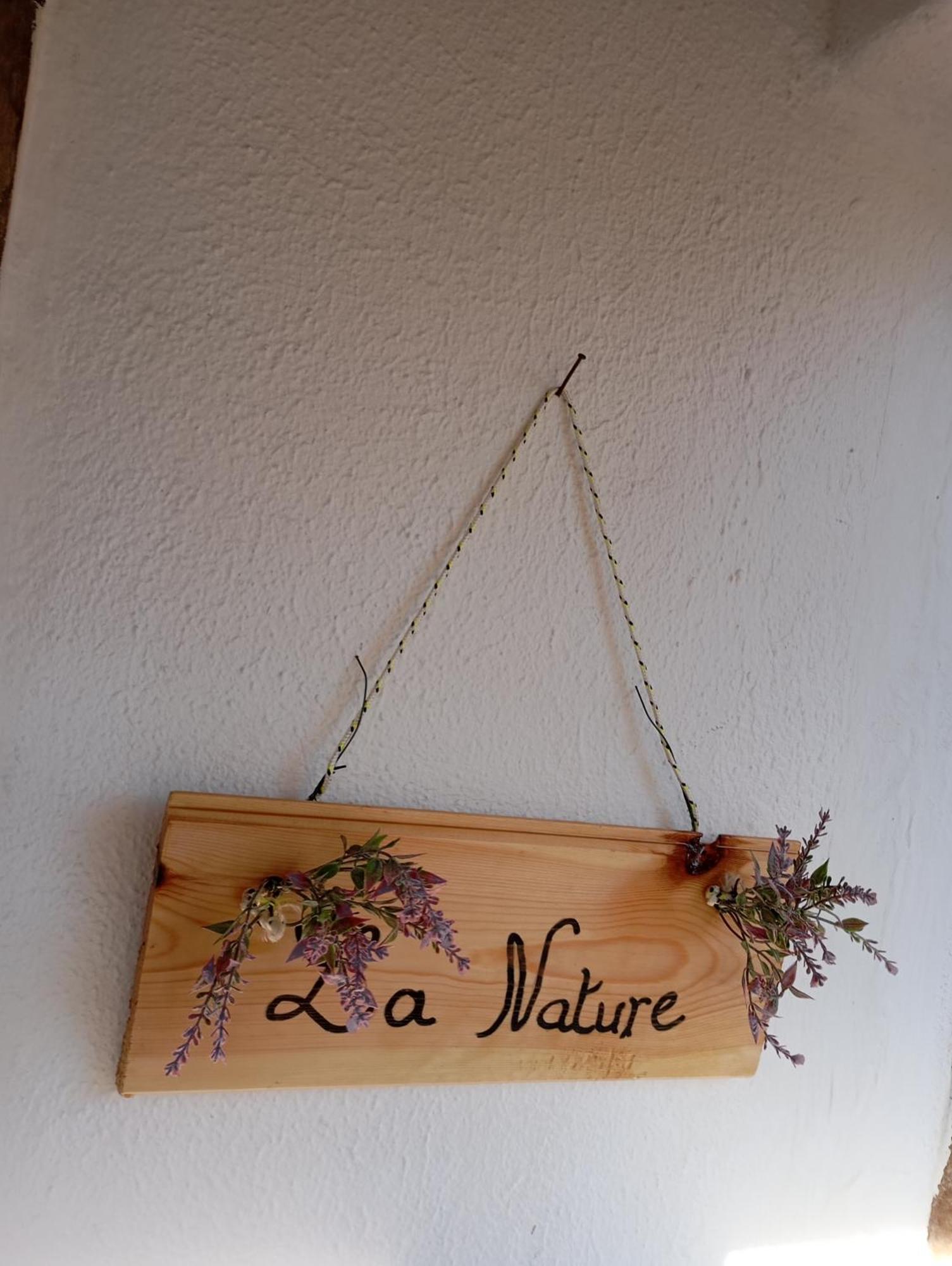 La Nature Konistres Luaran gambar